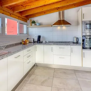  Сasa de vacaciones Big Terraced House, 100m To The Beach, With Bbq And Sea View